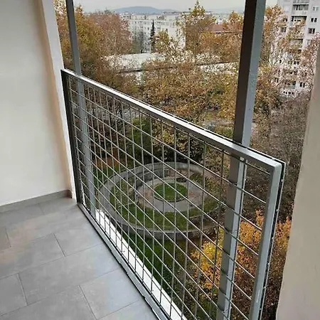 Appartement Spacious Near Train Station