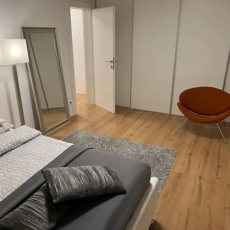 Spacious Near Train Station Appartement *